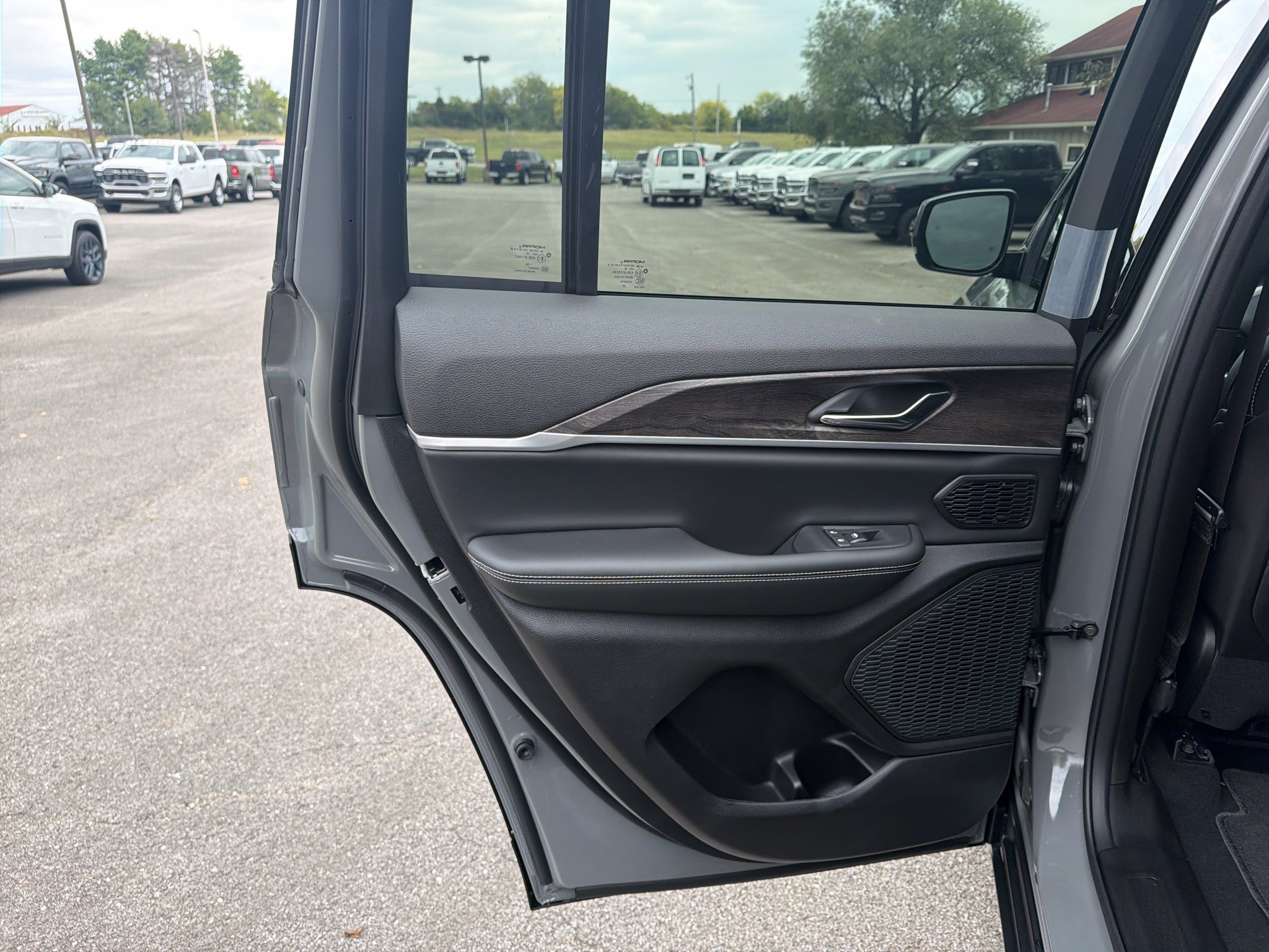 2027 Jeep Grand Cherokee GRAND CHEROKEE LIMITED 4X4