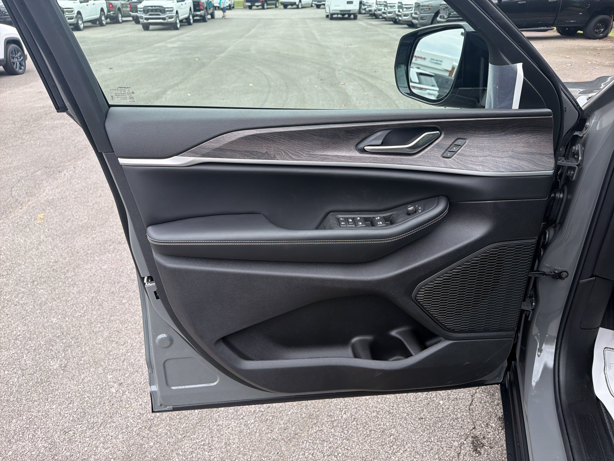 2027 Jeep Grand Cherokee GRAND CHEROKEE LIMITED 4X4