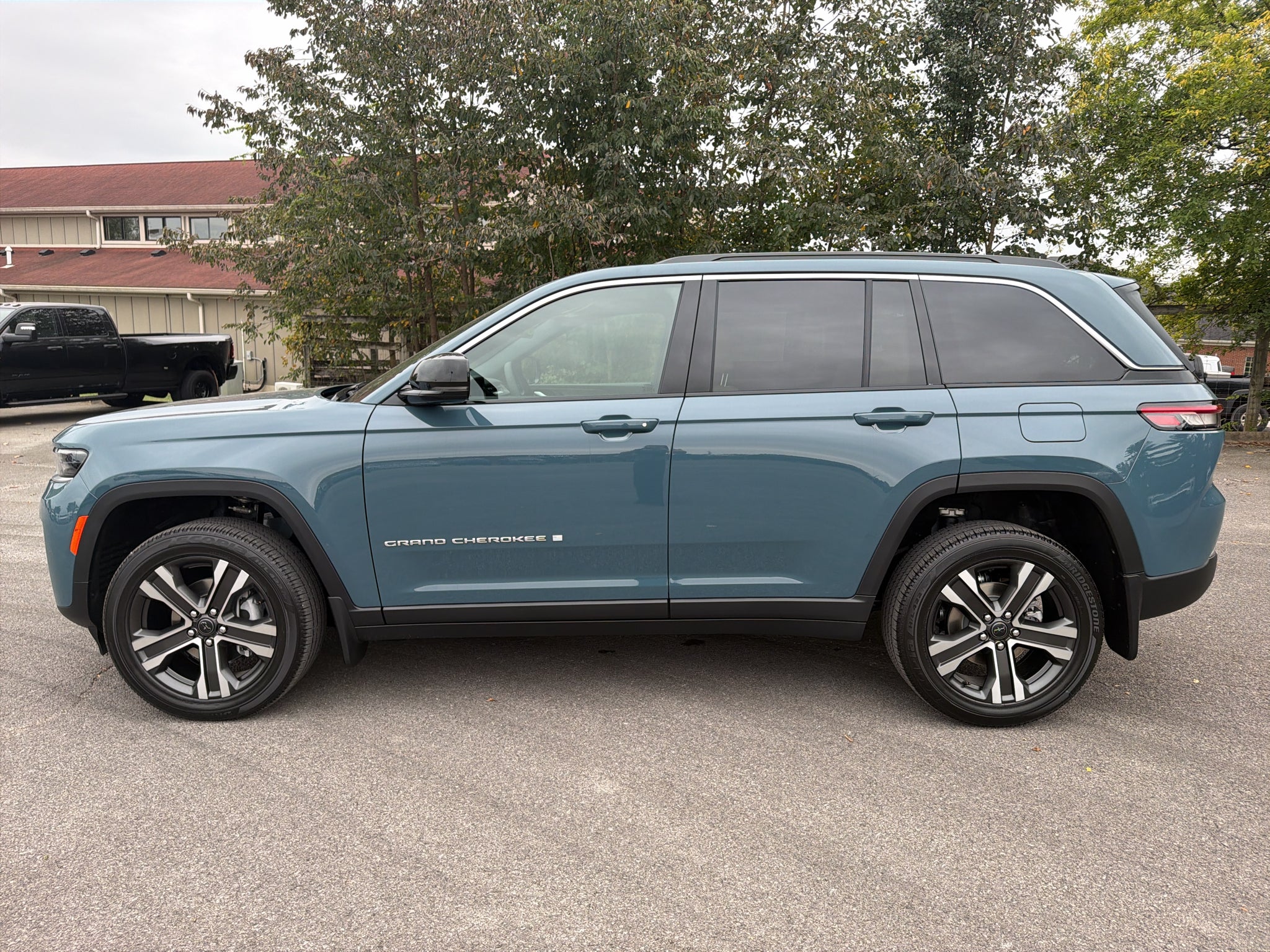 2027 Jeep Grand Cherokee GRAND CHEROKEE LIMITED 4X4
