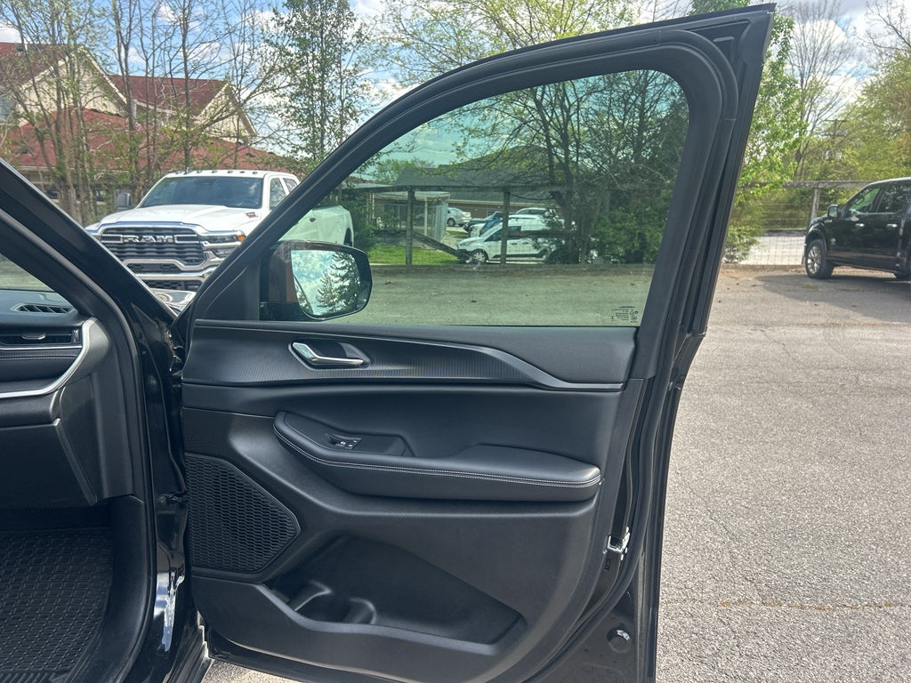 2025 Jeep Grand Cherokee L Altitude 4x4