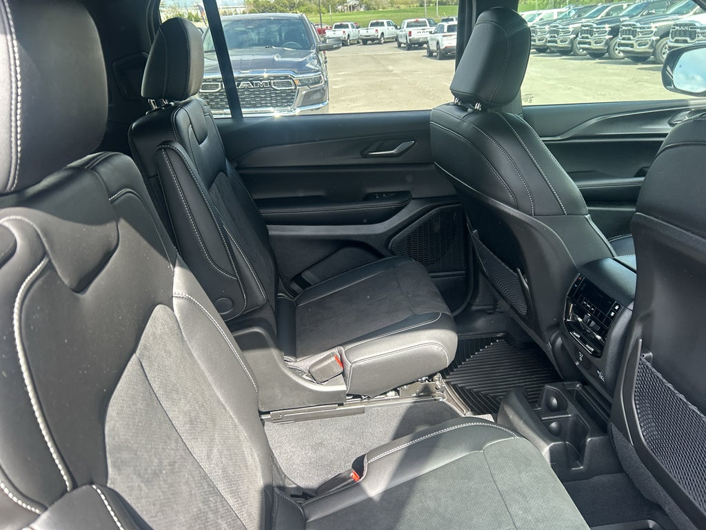 2025 Jeep Grand Cherokee L Altitude 4x4