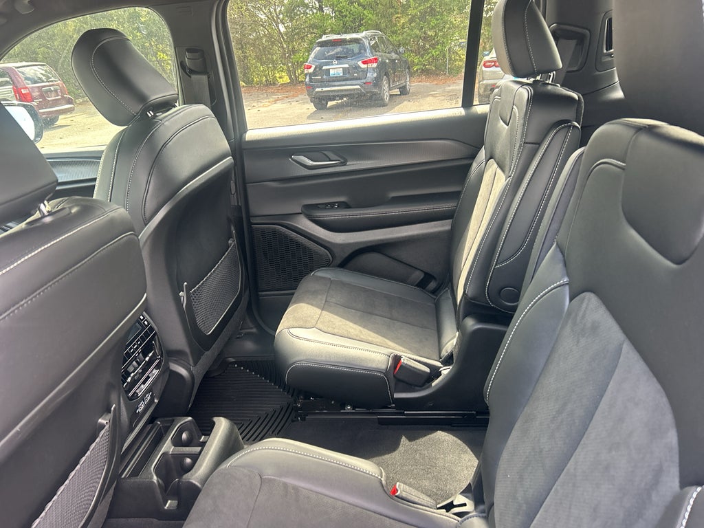 2025 Jeep Grand Cherokee L Altitude 4x4