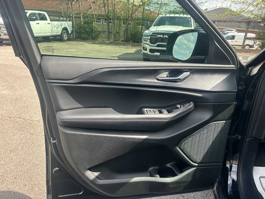 2025 Jeep Grand Cherokee L Altitude 4x4