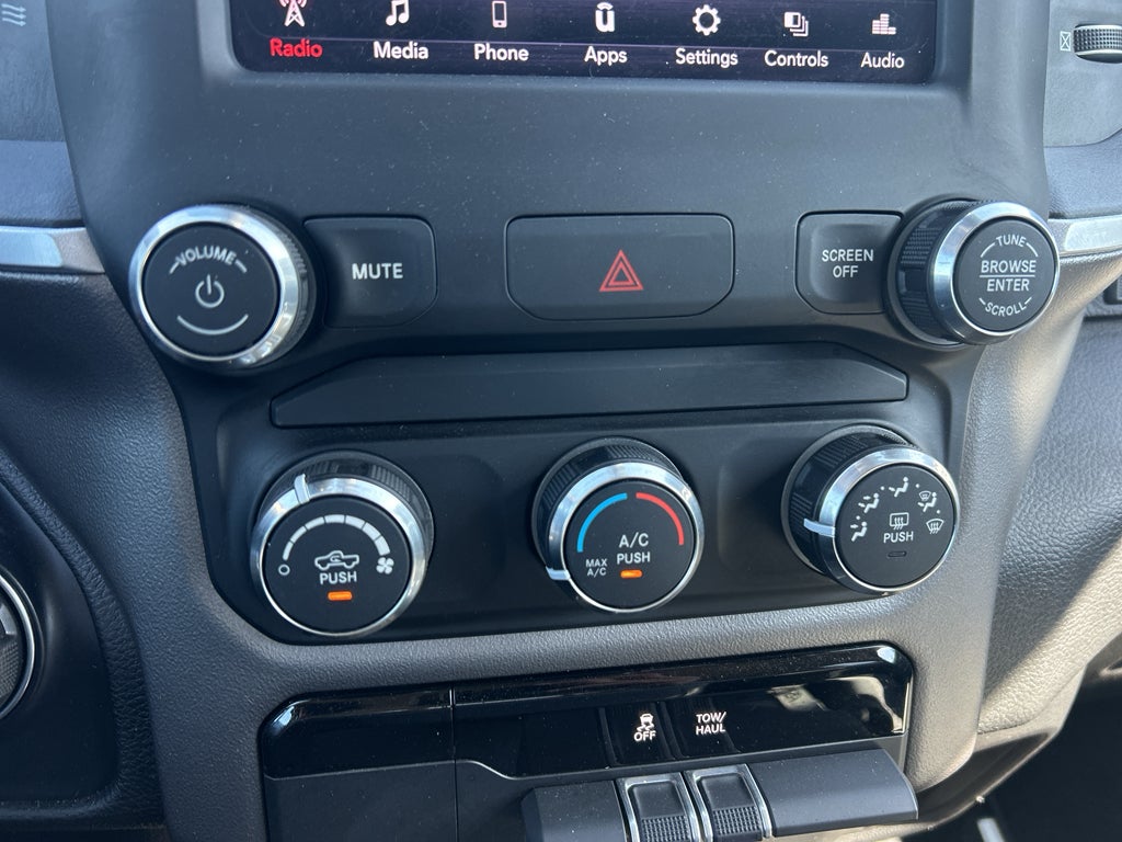 2020 RAM 1500 Big Horn Quad Cab 4x2 6'4' Box
