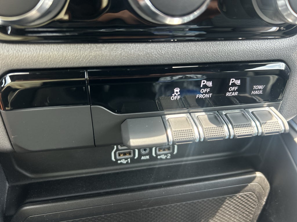 2025 RAM 1500 Big Horn Crew Cab 4x4 6'4' Box