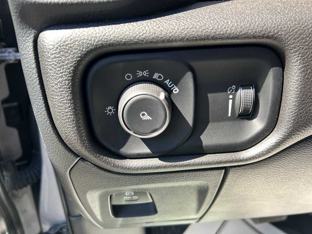 2025 RAM 1500 Tradesman Quad Cab 4x2 6'4' Box