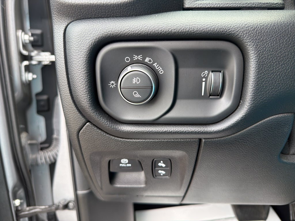 2021 RAM 1500 Big Horn Quad Cab 4x4 6'4' Box