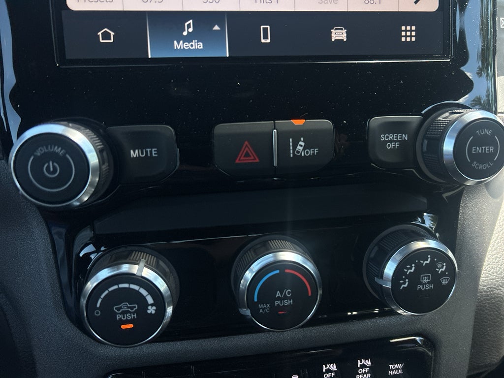 2026 RAM Ram 1500 RAM 1500 EXPRESS CREW CAB 4X4 5'7' BOX