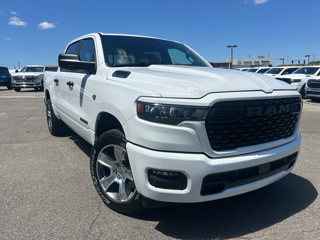 2026 RAM Ram 1500 RAM 1500 EXPRESS CREW CAB 4X4 5'7' BOX