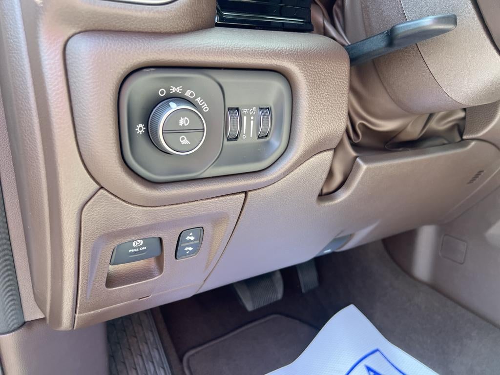 2025 RAM 1500 Laramie Crew Cab 4x4 5'7' Box