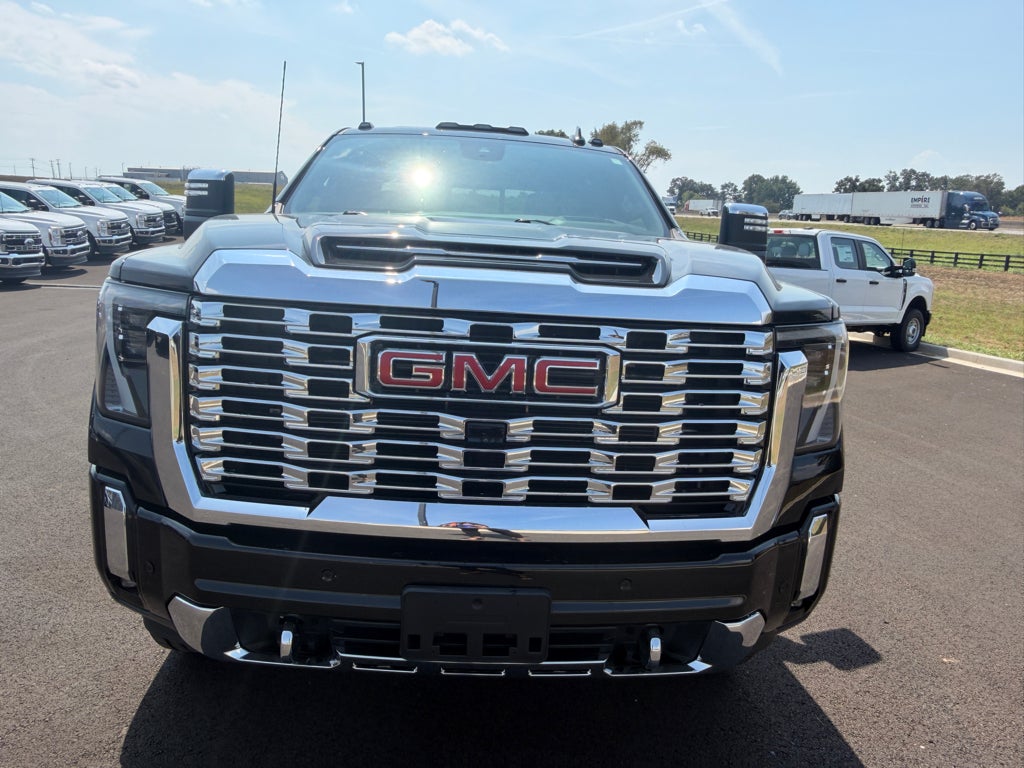 2025 GMC Sierra 2500HD 4WD Crew Cab Standard Bed Denali