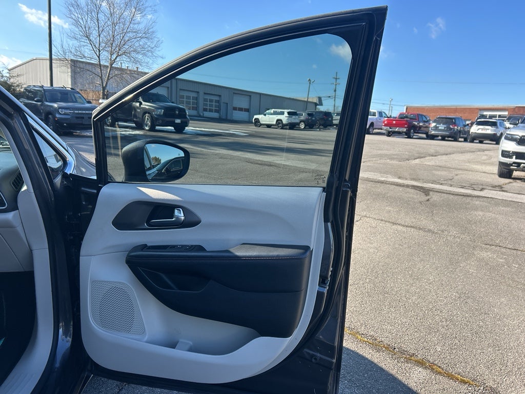 2020 Chrysler Pacifica Touring L