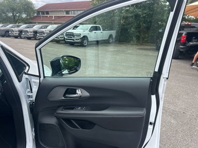 2027 Chrysler Pacifica PACIFICA SELECT
