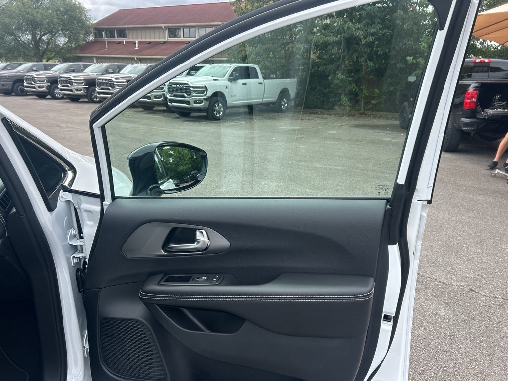 2027 Chrysler Pacifica PACIFICA SELECT