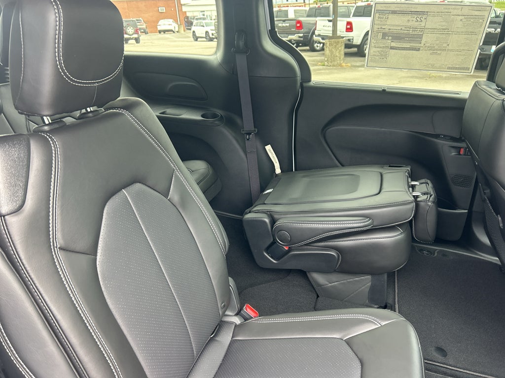 2027 Chrysler Pacifica PACIFICA SELECT
