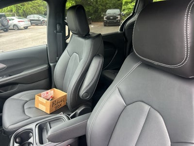 2027 Chrysler Pacifica PACIFICA SELECT