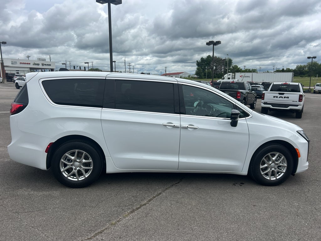 2027 Chrysler Pacifica PACIFICA SELECT