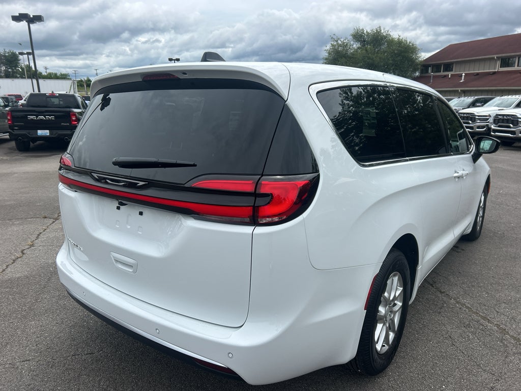 2027 Chrysler Pacifica PACIFICA SELECT