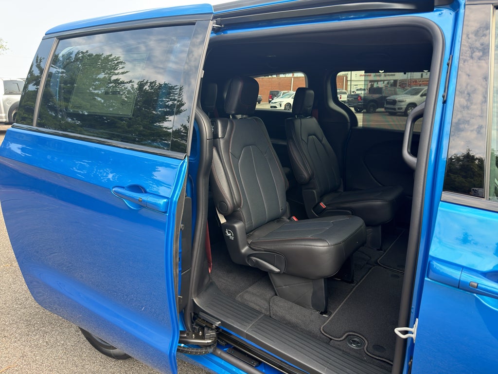 2027 Chrysler Pacifica PACIFICA SELECT