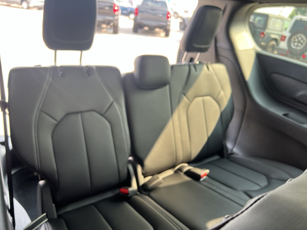 2025 Chrysler Voyager VOYAGER LX