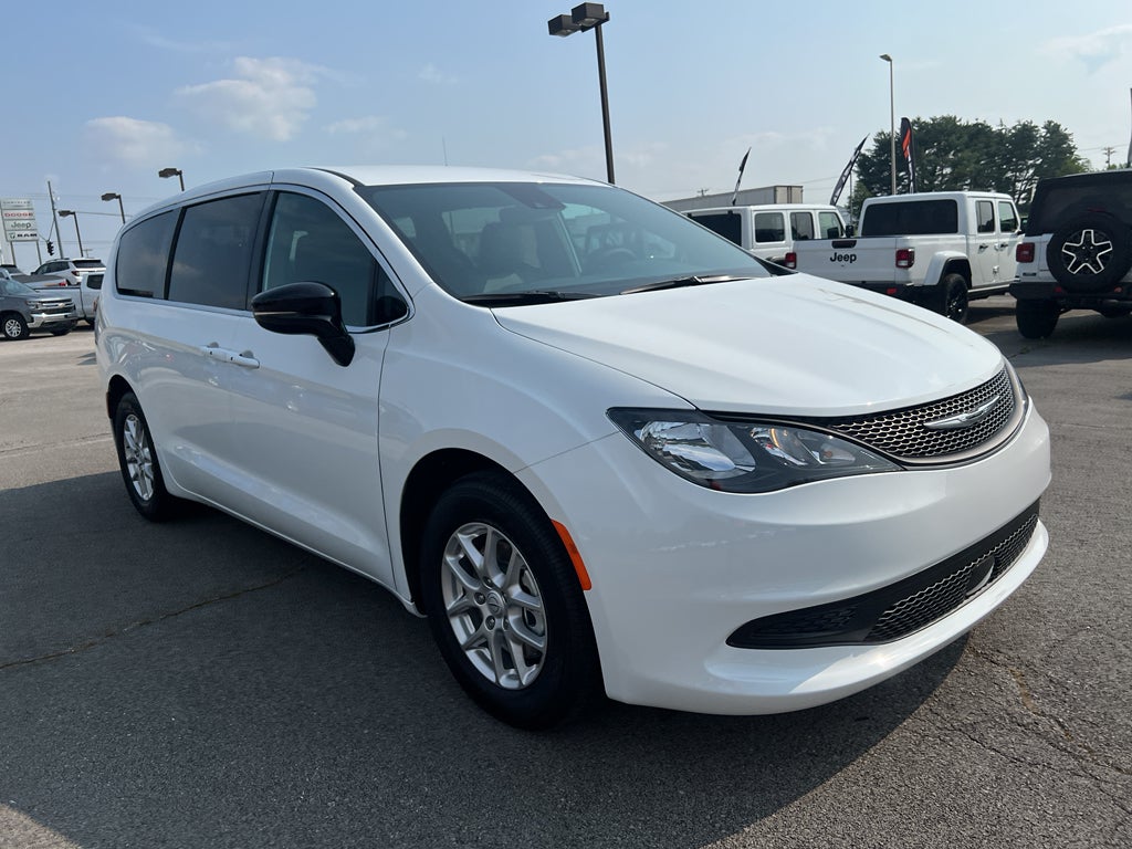2025 Chrysler Voyager VOYAGER LX