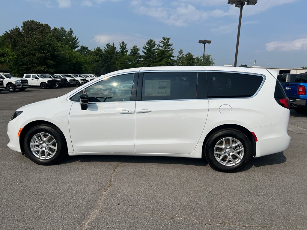 2025 Chrysler Voyager VOYAGER LX