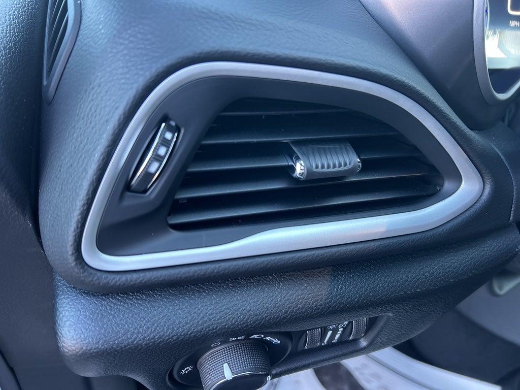 2026 Chrysler Voyager VOYAGER LX