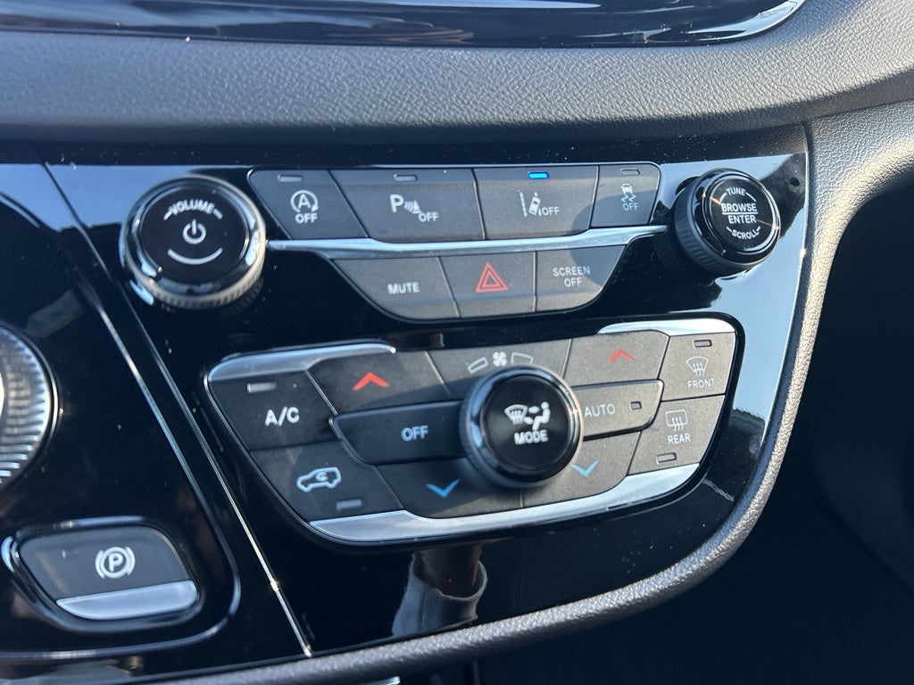 2026 Chrysler Voyager VOYAGER LX