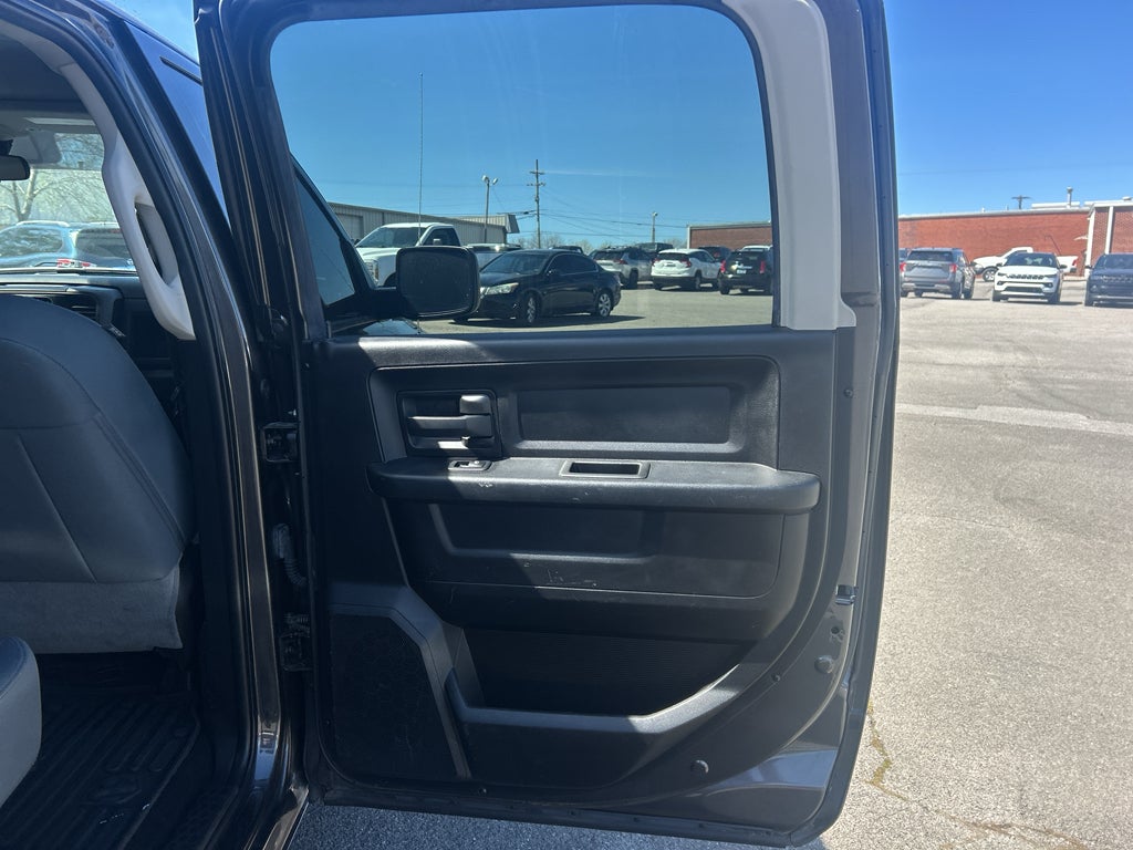 2018 RAM 1500 Express Crew Cab 4x4 5'7' Box