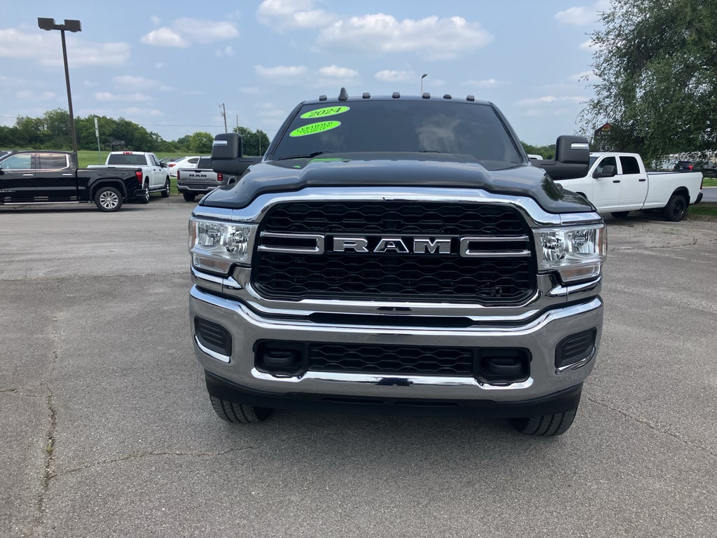 2024 RAM 2500 Tradesman Crew Cab 4x4 6'4' Box