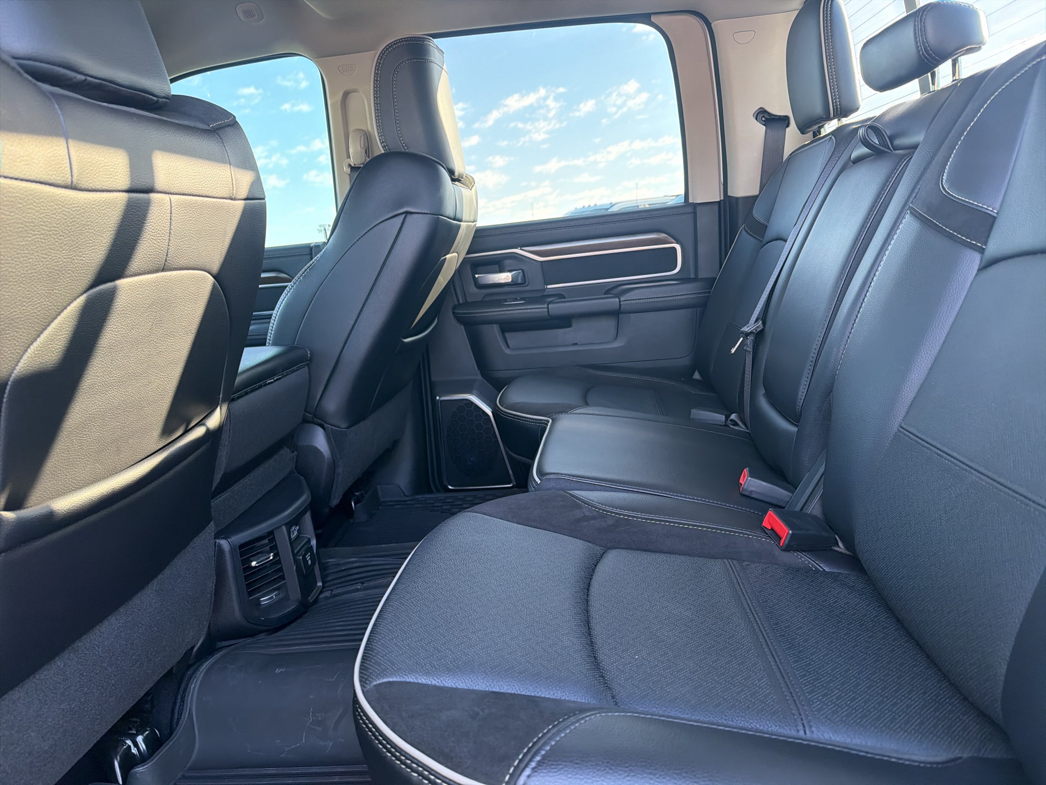 2024 RAM 2500 Laramie Crew Cab 4x4 6'4' Box