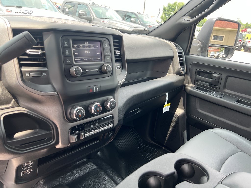 2024 RAM Ram 3500 Chassis Cab RAM 3500 TRADESMAN CREW CAB CHASSIS 4X4 60' CA