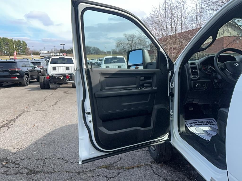 2024 RAM Ram 3500 Chassis Cab RAM 3500 TRADESMAN CREW CAB CHASSIS 4X4 60' CA