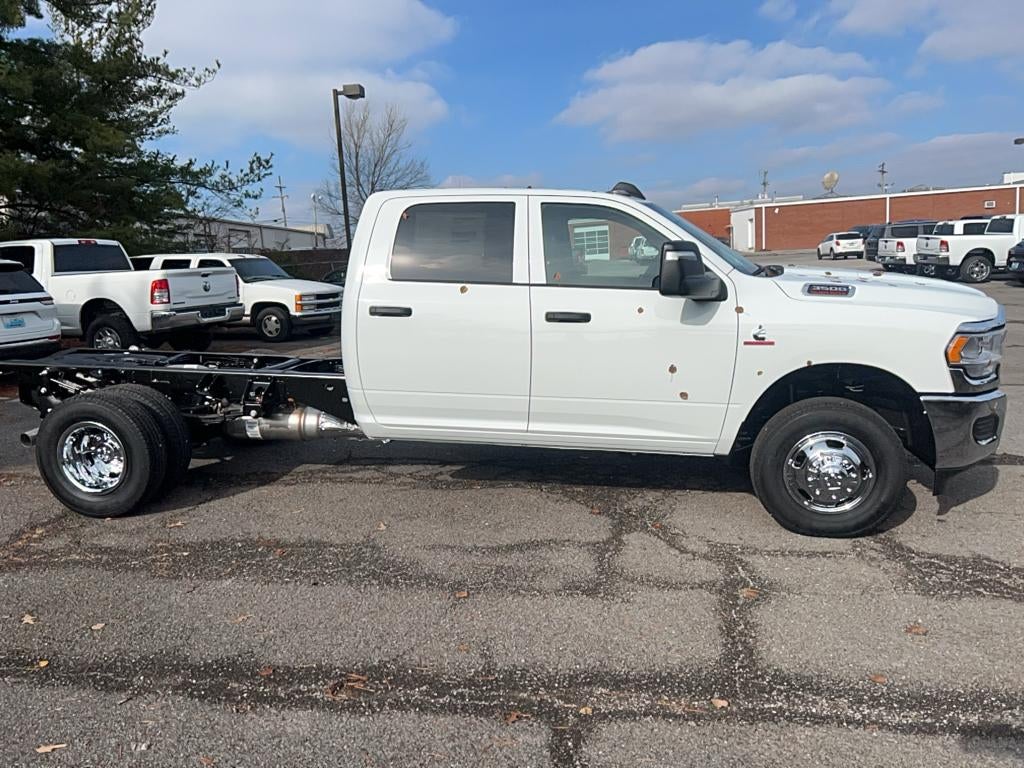 2024 RAM Ram 3500 Chassis Cab RAM 3500 TRADESMAN CREW CAB CHASSIS 4X4 60' CA