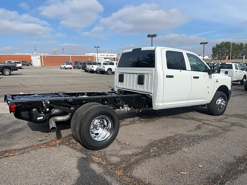 2024 RAM Ram 3500 Chassis Cab RAM 3500 TRADESMAN CREW CAB CHASSIS 4X4 60' CA