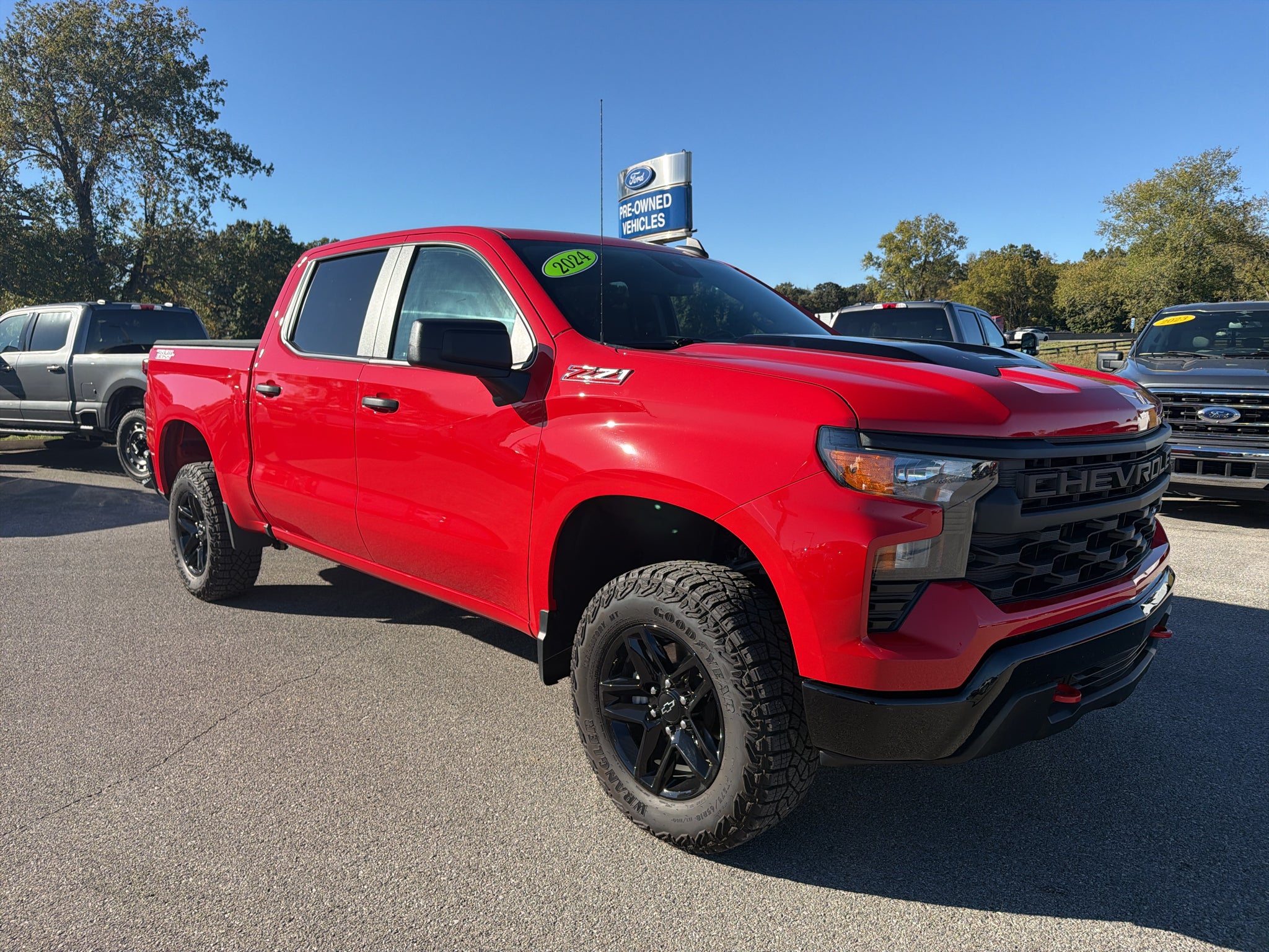 2024 Chevrolet Silverado 1500 4WD Crew Cab Short Bed Custom Trail Boss