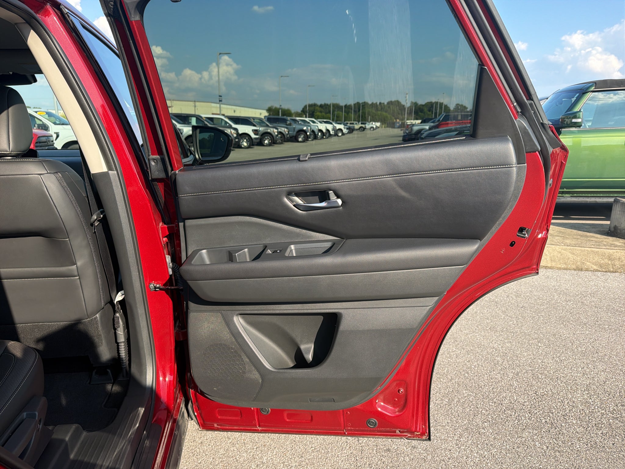2024 Nissan Pathfinder SL FWD