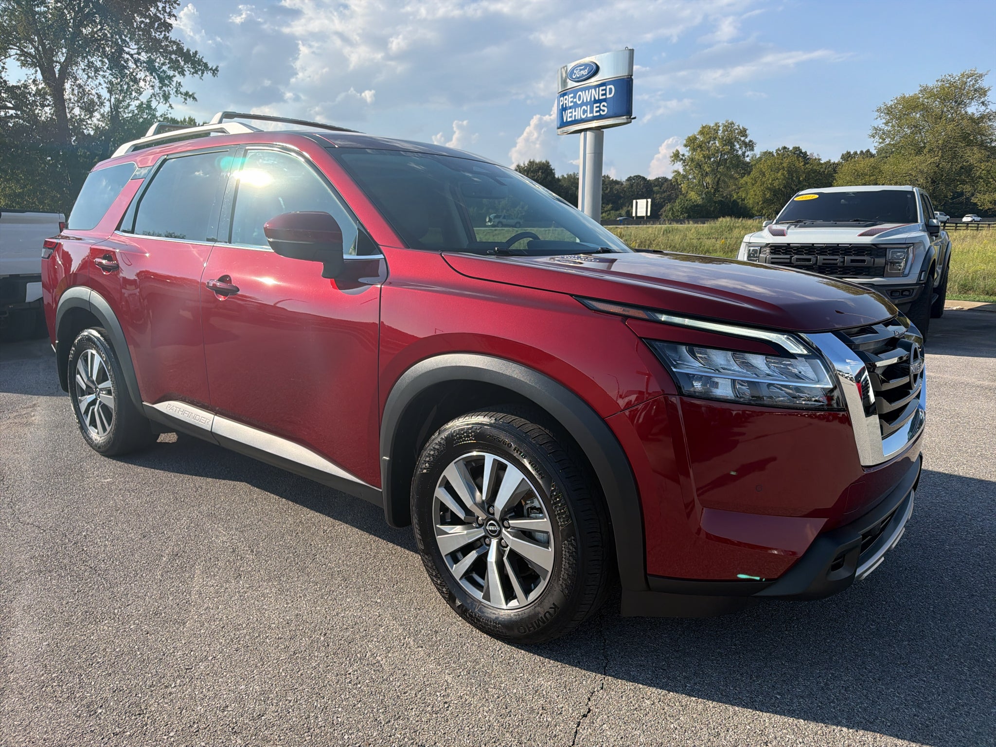 2024 Nissan Pathfinder SL FWD