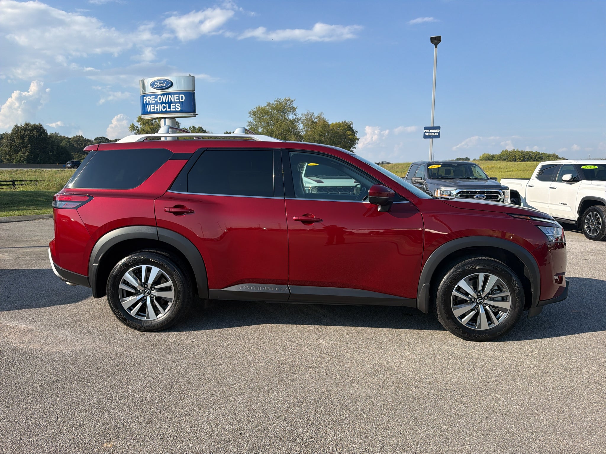 2024 Nissan Pathfinder SL FWD