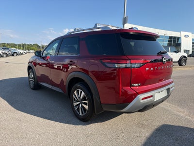 2024 Nissan Pathfinder SL FWD