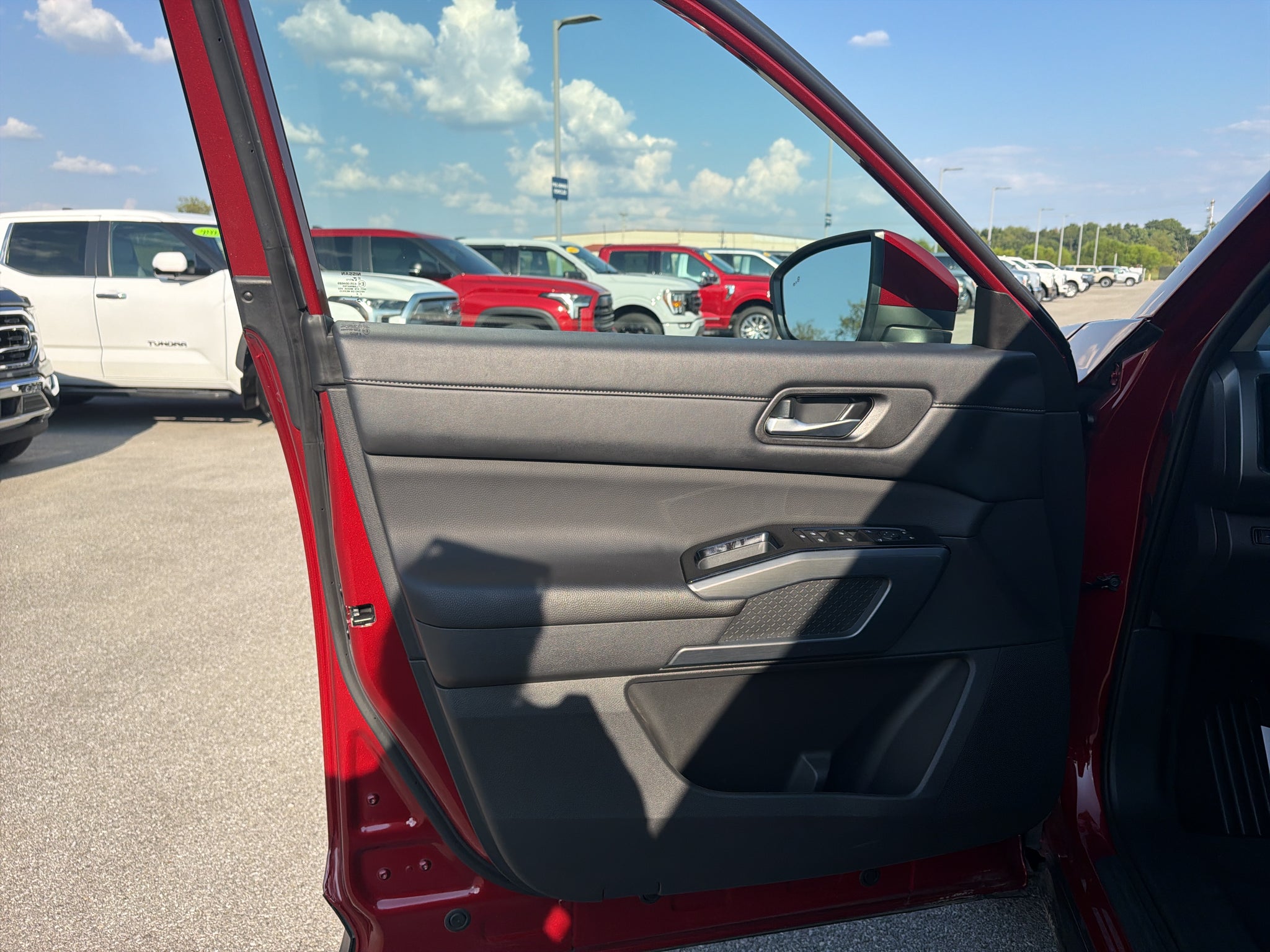 2024 Nissan Pathfinder SL FWD