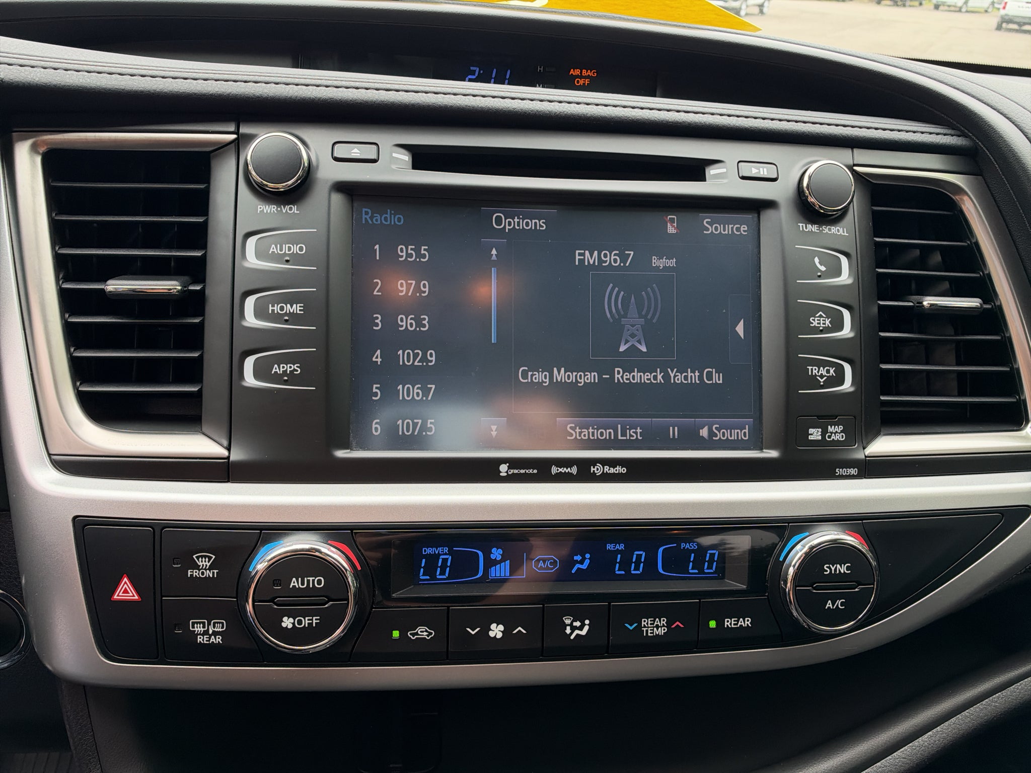 2019 Toyota Highlander SE