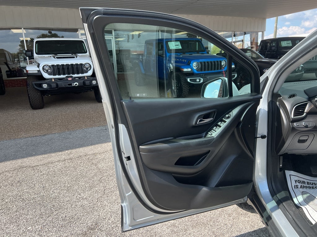 2022 Chevrolet Trax FWD LT