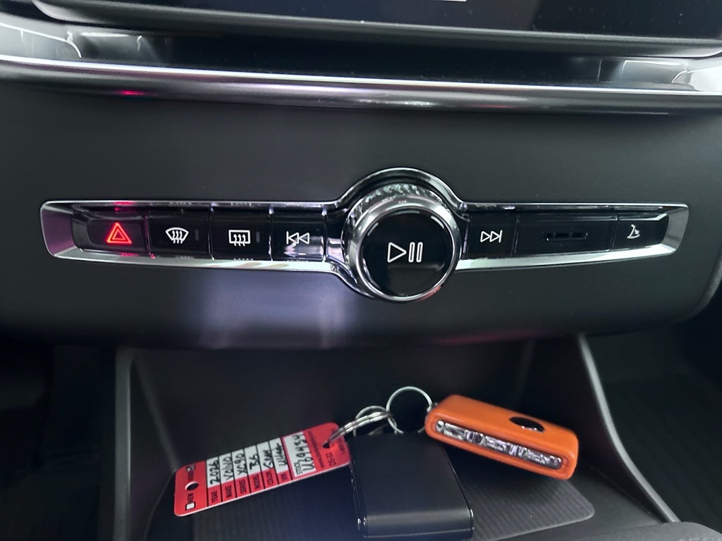 2026 Volvo XC90 Ultra Dark Theme, B6 AWD Gas (mild hybrid), Gasoline, 6 Seats